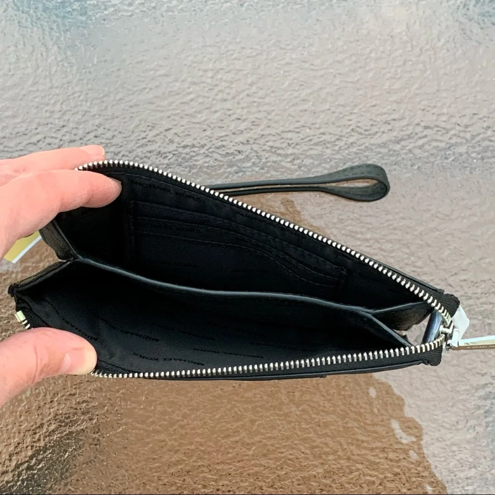 Michael Kors Wristlet (NWT) Black Shimmer Pebble Leather (RARE find, Vintage) - Picture 4 of 4